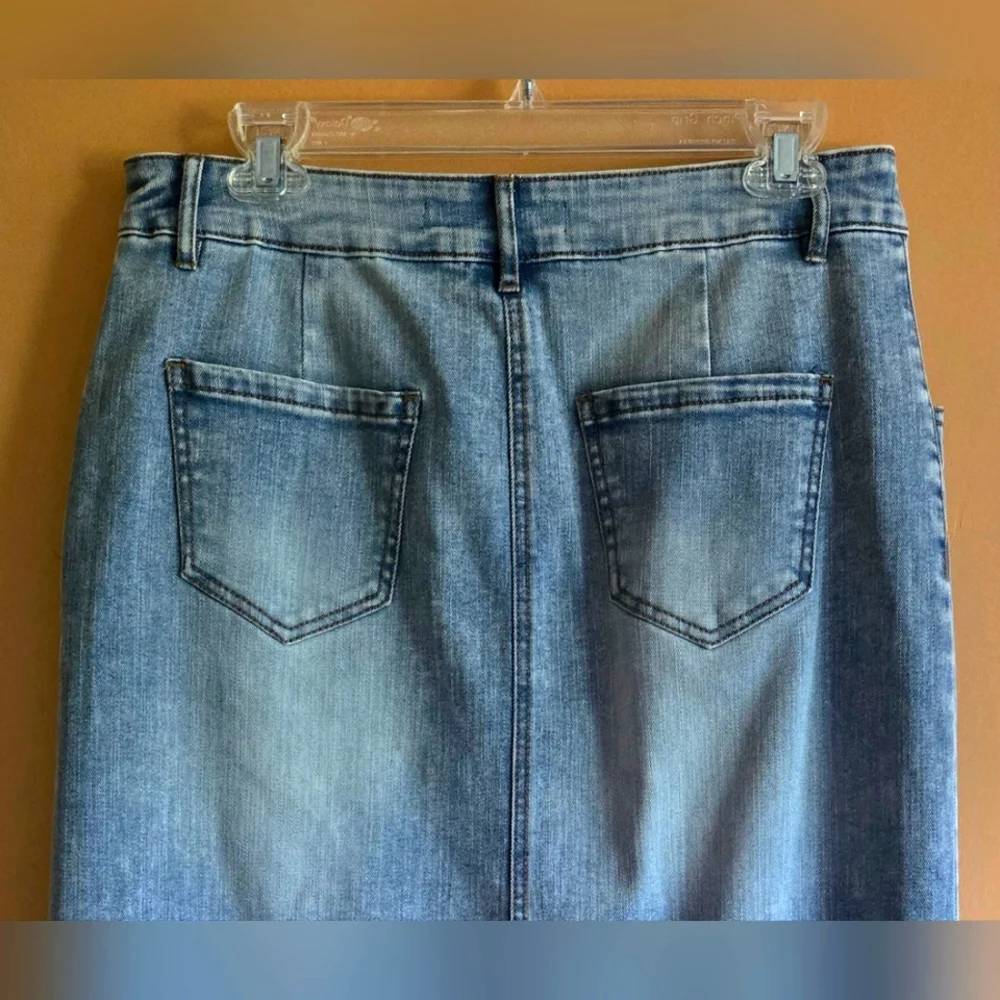 Cato NWT Light Denim Skirt, 6 (waist=15.5") - Picture 4 of 5